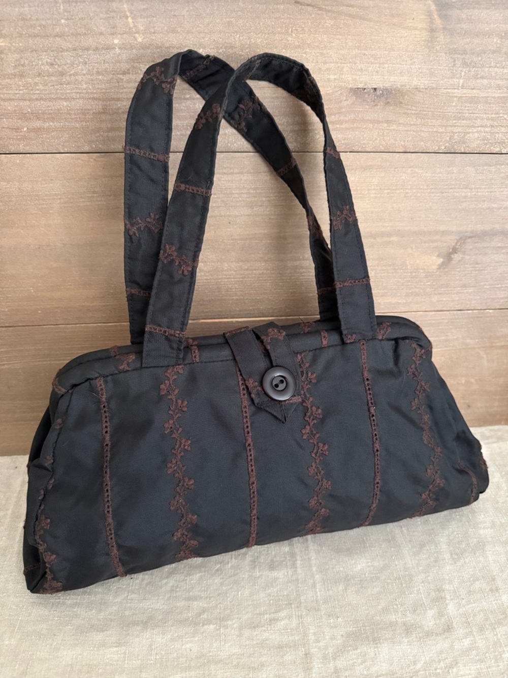 VTG 90’s  | CHESTER Black and Brown Embroidered Design Shoulder Bag